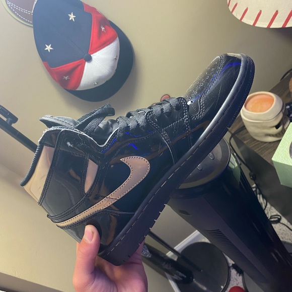Jordan 1 Retro High Black Metallic Gold size 10/2 - Picture 4 of 16